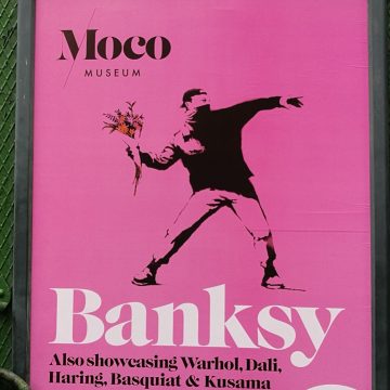 Banksy в Амстердаме: девочки с шарами. Микки Маус внутри удава. Иранское соседство
